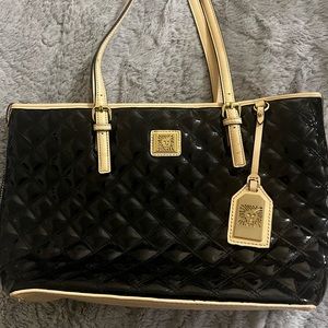 Anne Klein Black and Tan purse in great shape